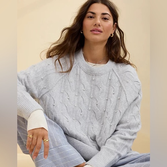 aerie Sweaters - ☁️Aerie pearl detailing “Unreal Cable Pearl Crew Sweater” ⛇